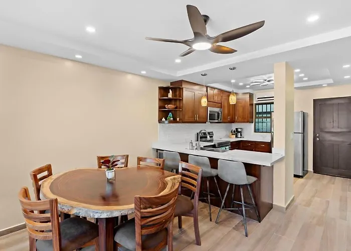 Stylish 2-bedroom With Ocean-view Deck, Lush Pool Area & 2-minute Walk To Flamingo * Playa Flamingo