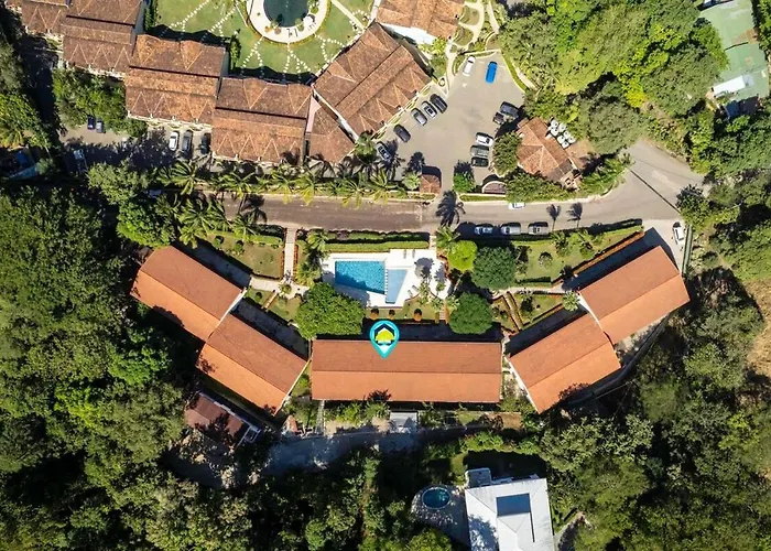 Stylish 2-bedroom With Ocean-view Deck, Lush Pool Area & 2-minute Walk To Flamingo Hébergement de vacances *