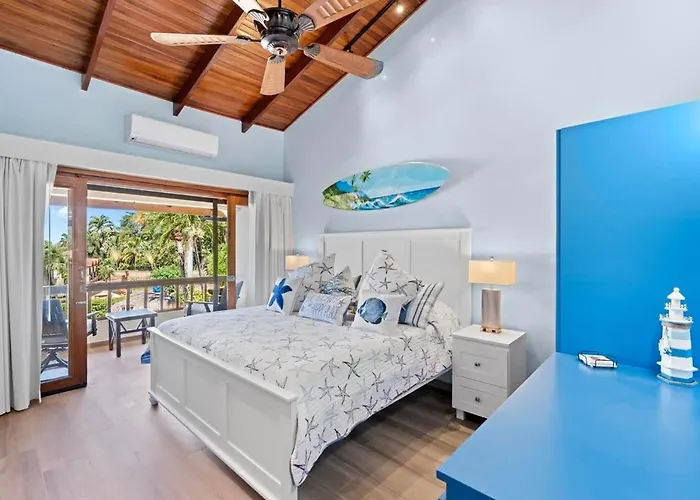 Hébergement de vacances Stylish 2-bedroom With Ocean-view Deck, Lush Pool Area & 2-minute Walk To Flamingo