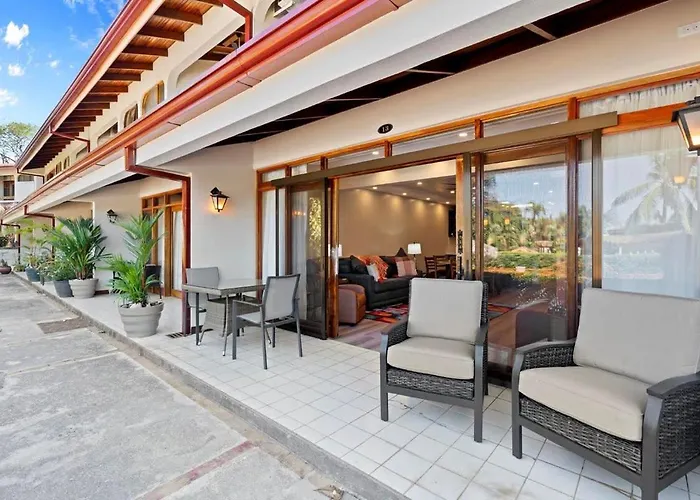 Hébergement de vacances Stylish 2-bedroom With Ocean-view Deck, Lush Pool Area & 2-minute Walk To Flamingo Playa Flamingo