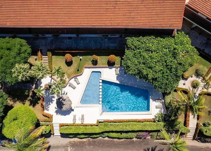 Stylish 2-bedroom With Ocean-view Deck, Lush Pool Area & 2-minute Walk To Flamingo * Playa Flamingo